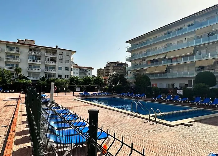 Piso Amable Con Piscina Cerca De Mar Apartamento